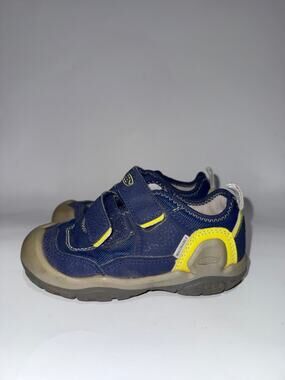 KEEN Big Kids' Knotch Hollow Double Strap Sneaker size 10.